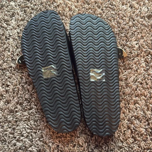 Madden Girl slides - Picture 2 of 4